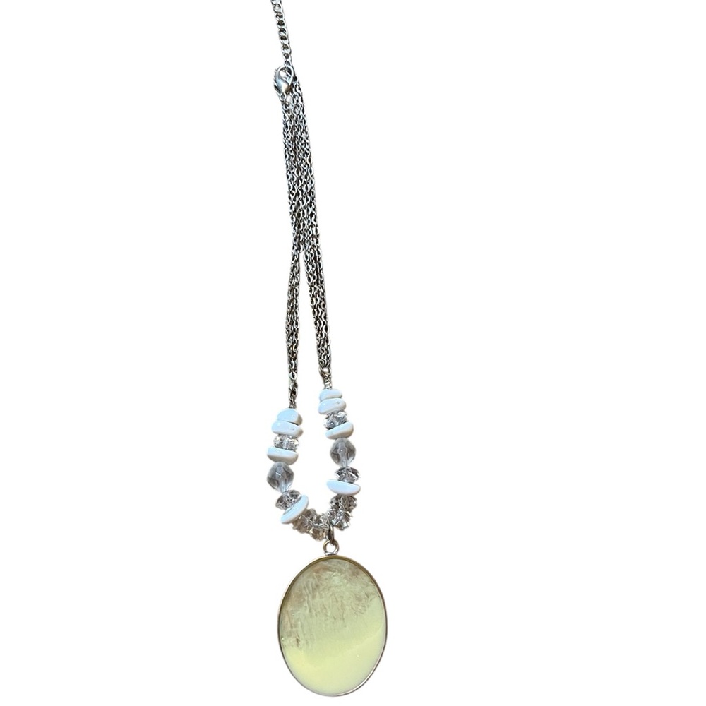 Elegant Silver and Cream Pendant Necklace
